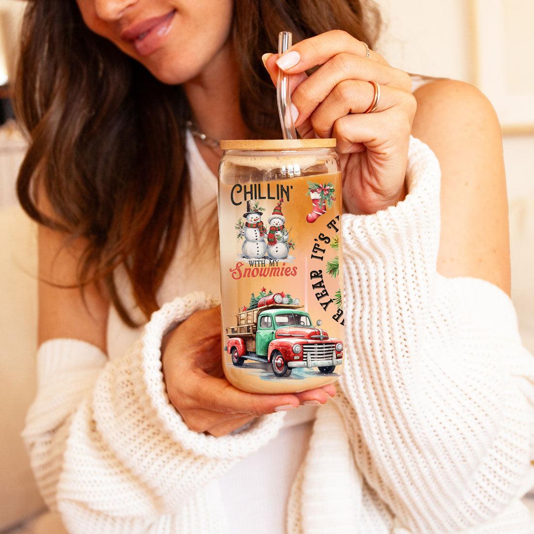 Vintage Christmas 17oz Mug – Holiday Themed Glass Cup with Lid & Straw