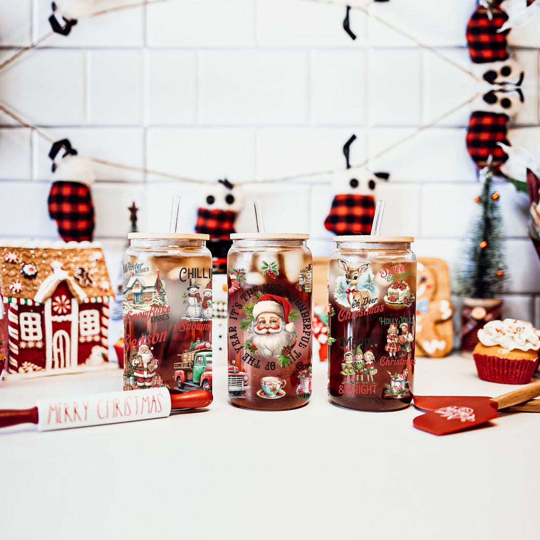 Vintage Christmas 17oz Mug – Holiday Themed Glass Cup with Lid & Straw