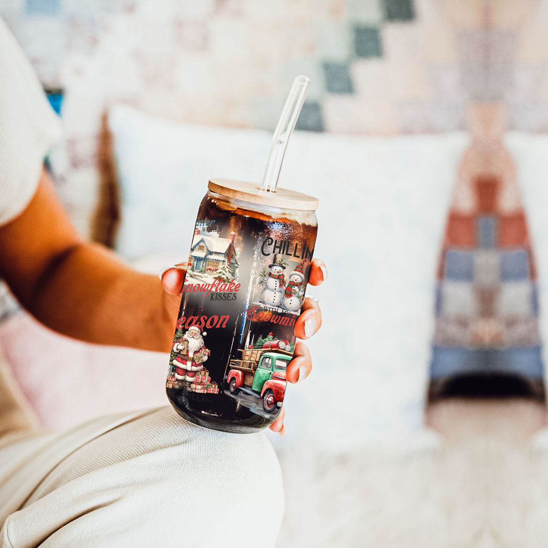 Vintage Christmas 17oz Mug – Holiday Themed Glass Cup with Lid & Straw