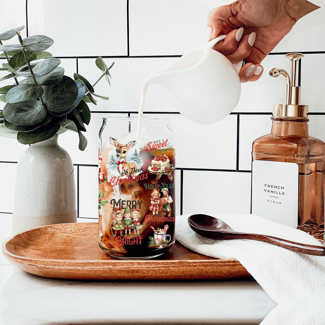 Vintage Christmas 17oz Mug – Holiday Themed Glass Cup with Lid & Straw