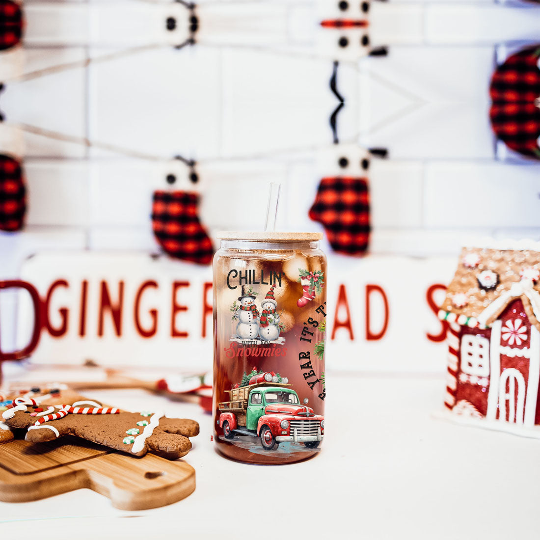 Vintage Christmas 17oz Mug – Holiday Themed Glass Cup with Lid & Straw