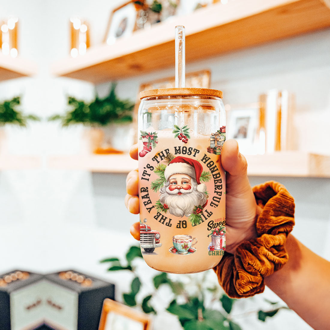 Vintage Christmas 17oz Mug – Holiday Themed Glass Cup with Lid & Straw